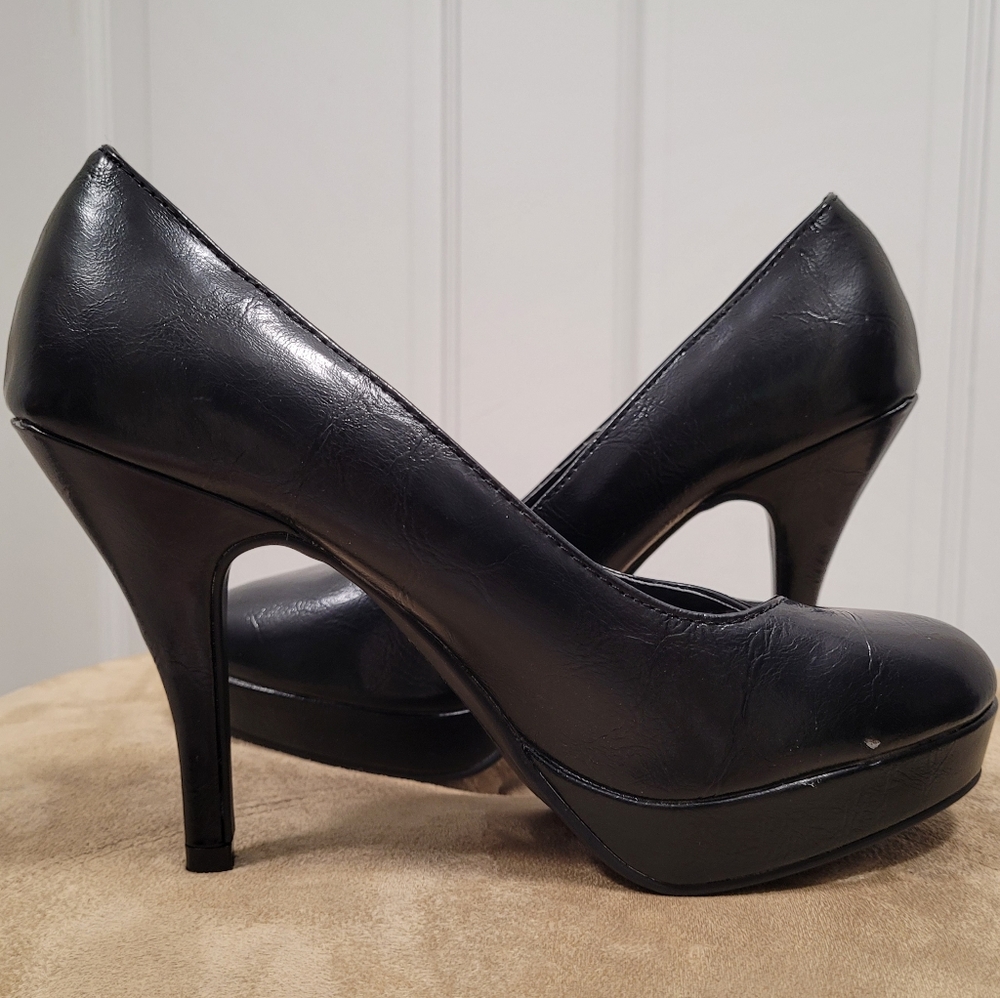 Unlisted Black Heels. 7.5